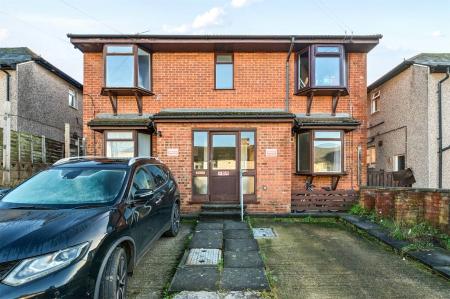 Flat Brockhurst Road in Chesham