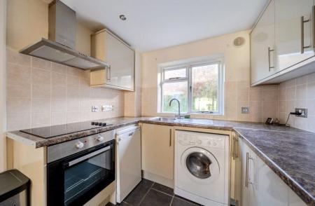 Flat Brockhurst Road in Chesham