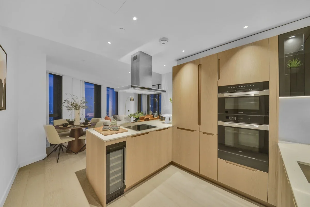 Flat Nine Elms Lane in Greater London