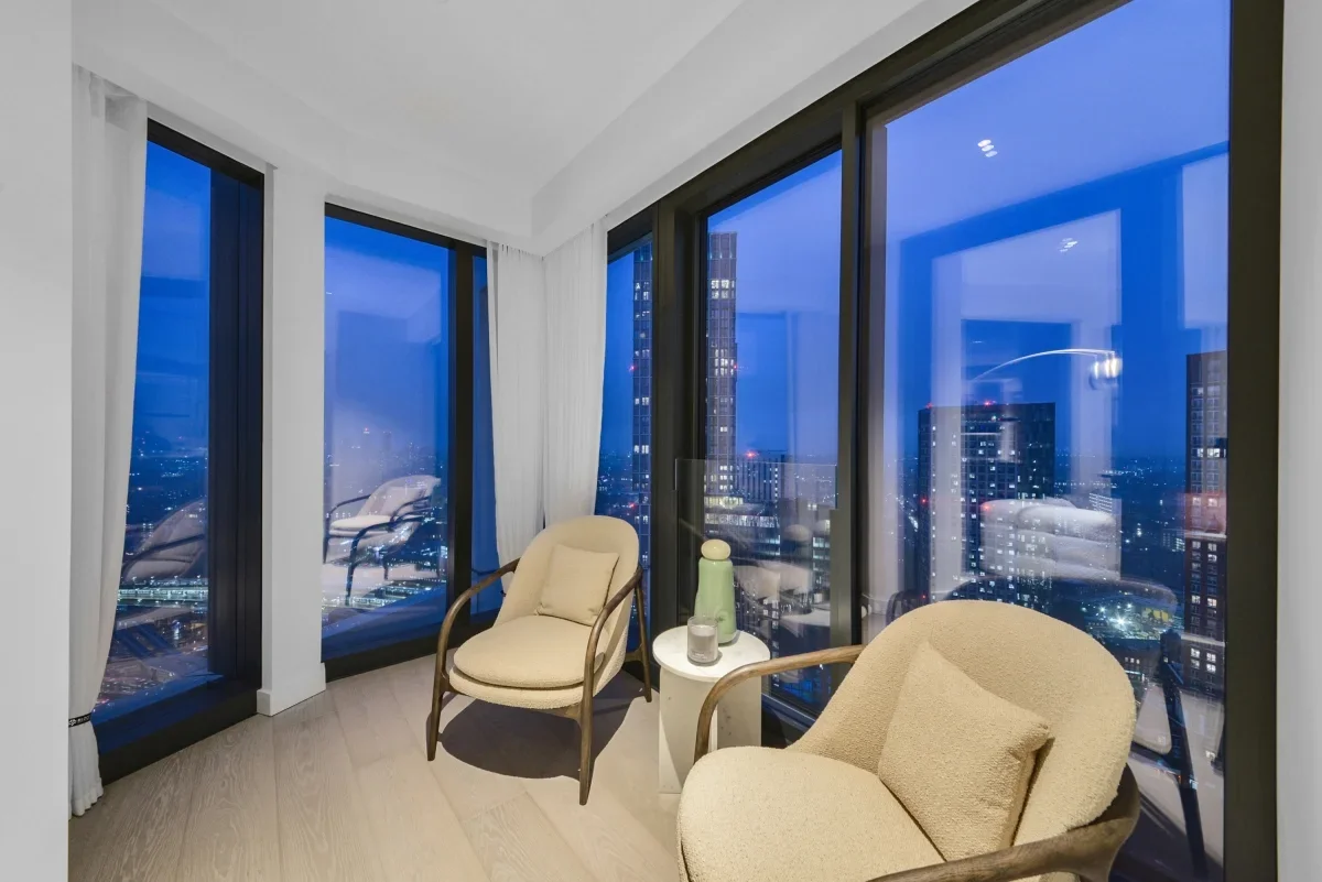 Flat Nine Elms Lane in Greater London