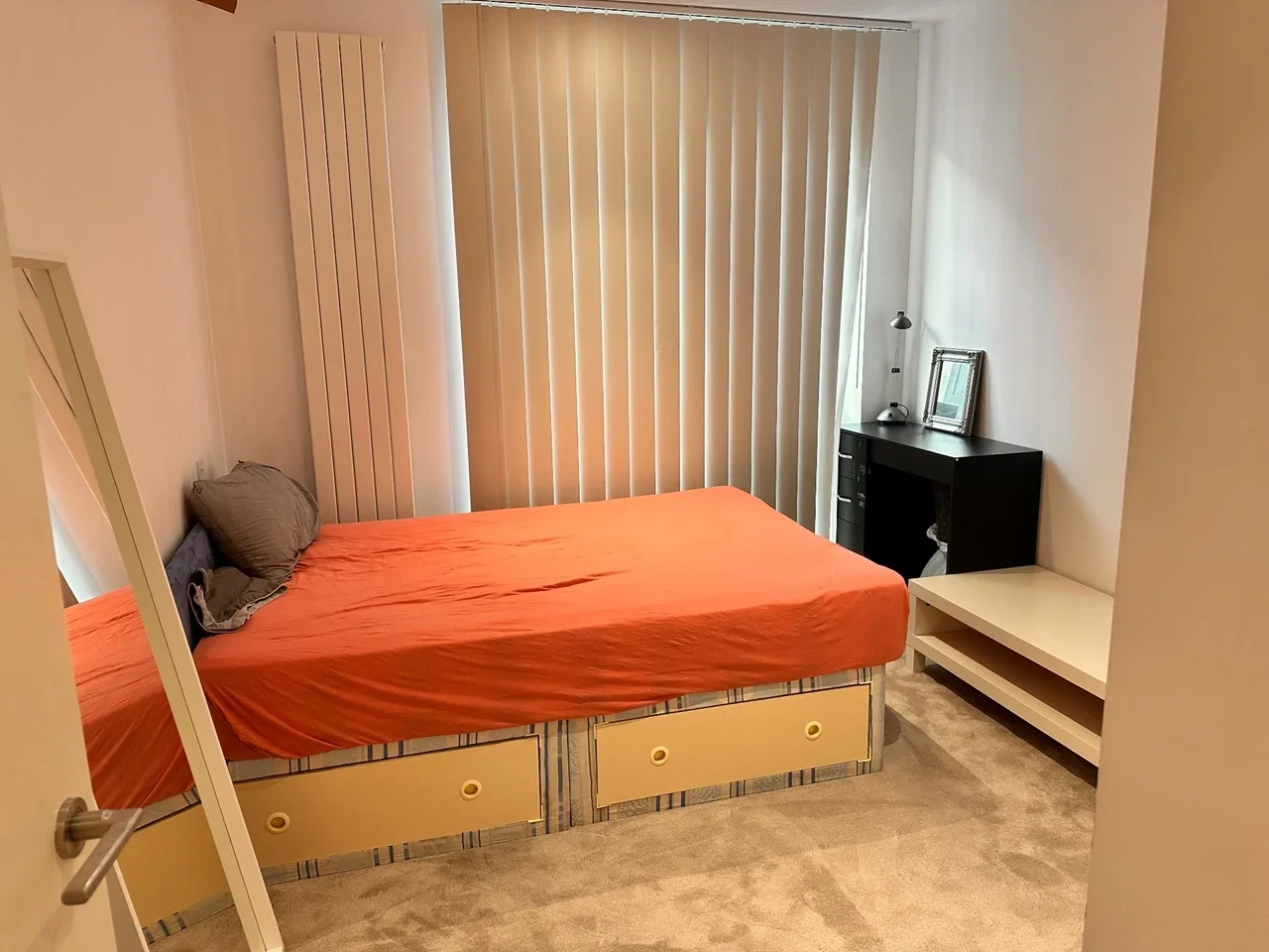 Room Cunningham Avenue in Greater London