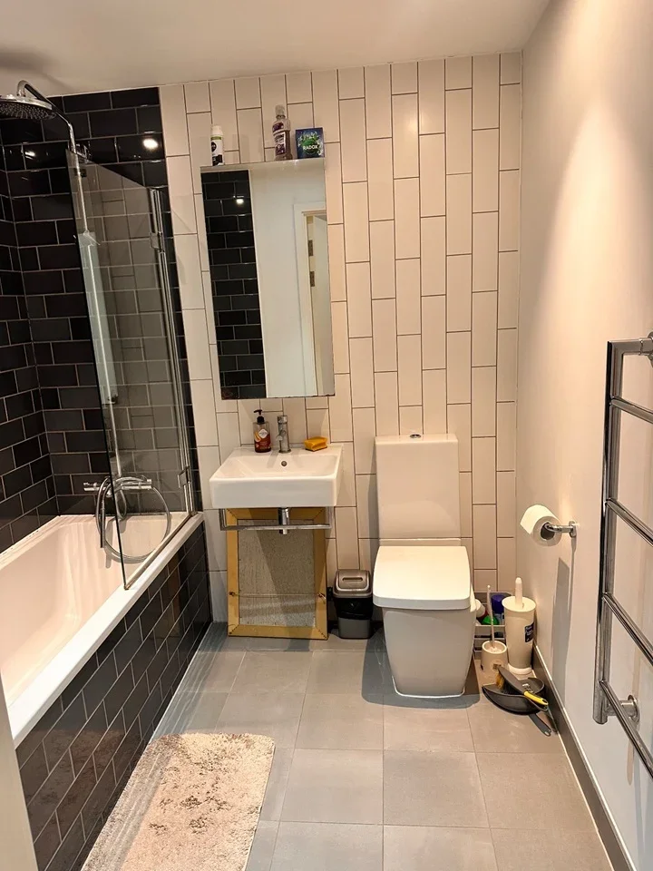 Room Cunningham Avenue in Greater London