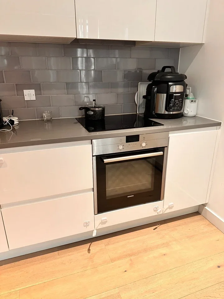 Room Cunningham Avenue in Greater London