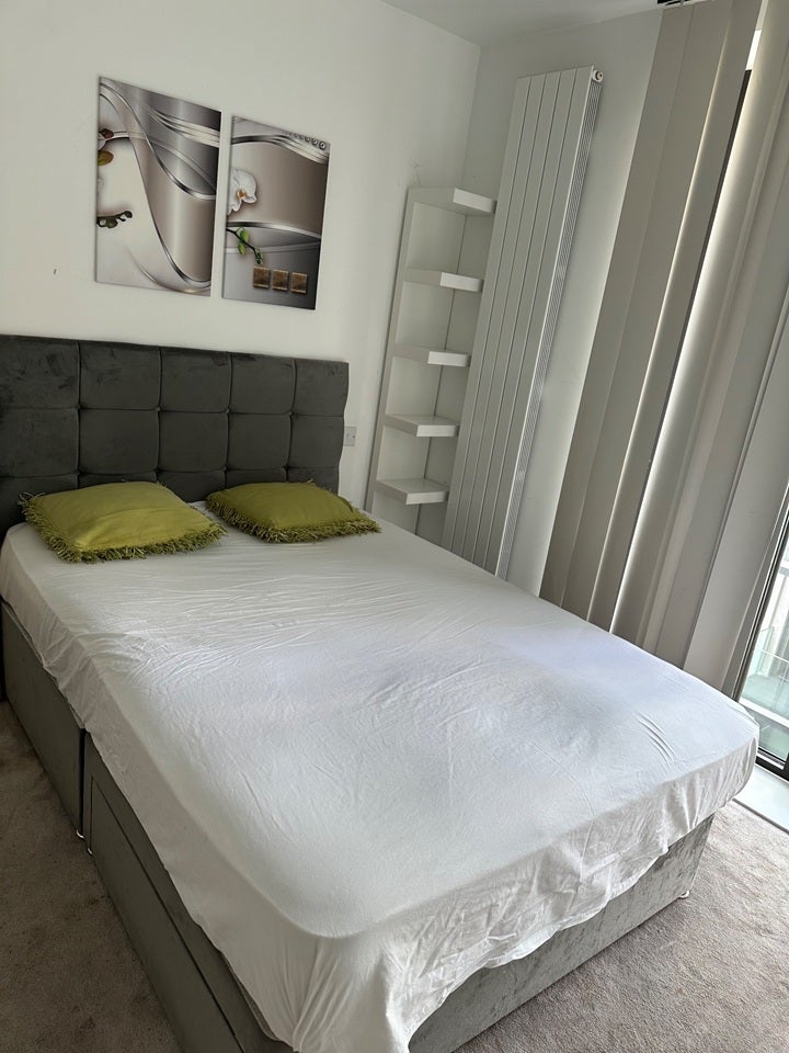 Room Cunningham Avenue in Greater London