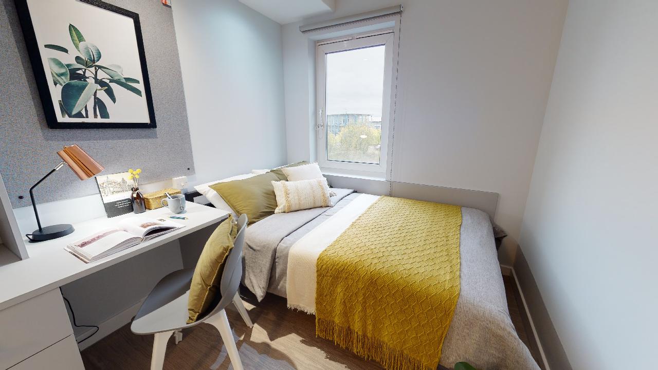 Room Bath Row in Birmingham