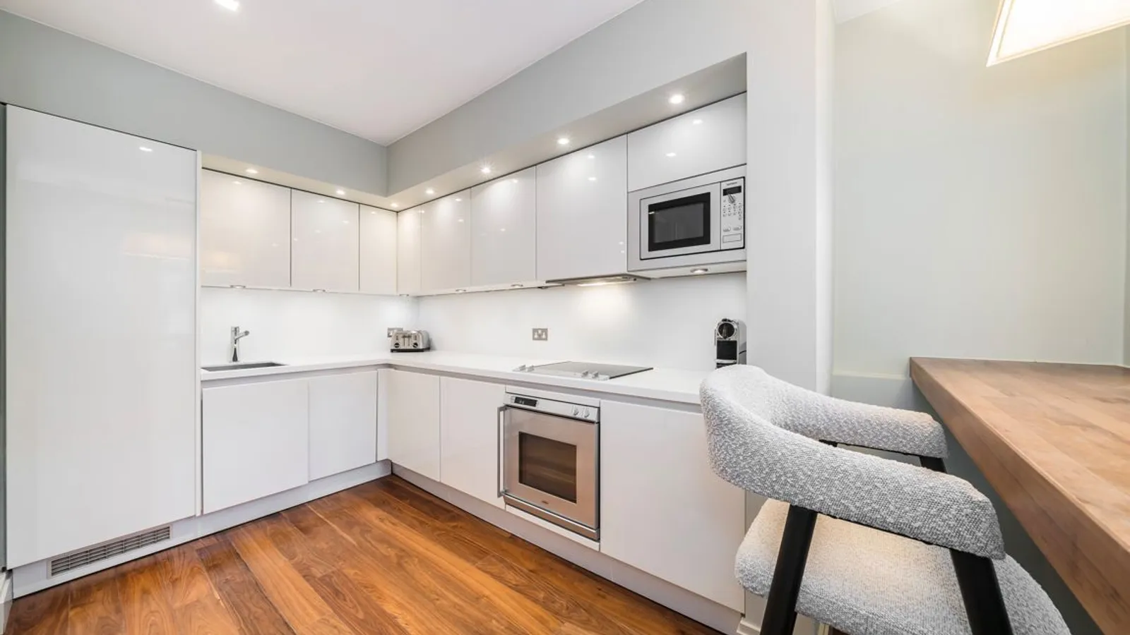 Flat Upper Grosvenor Street in City of Westminster