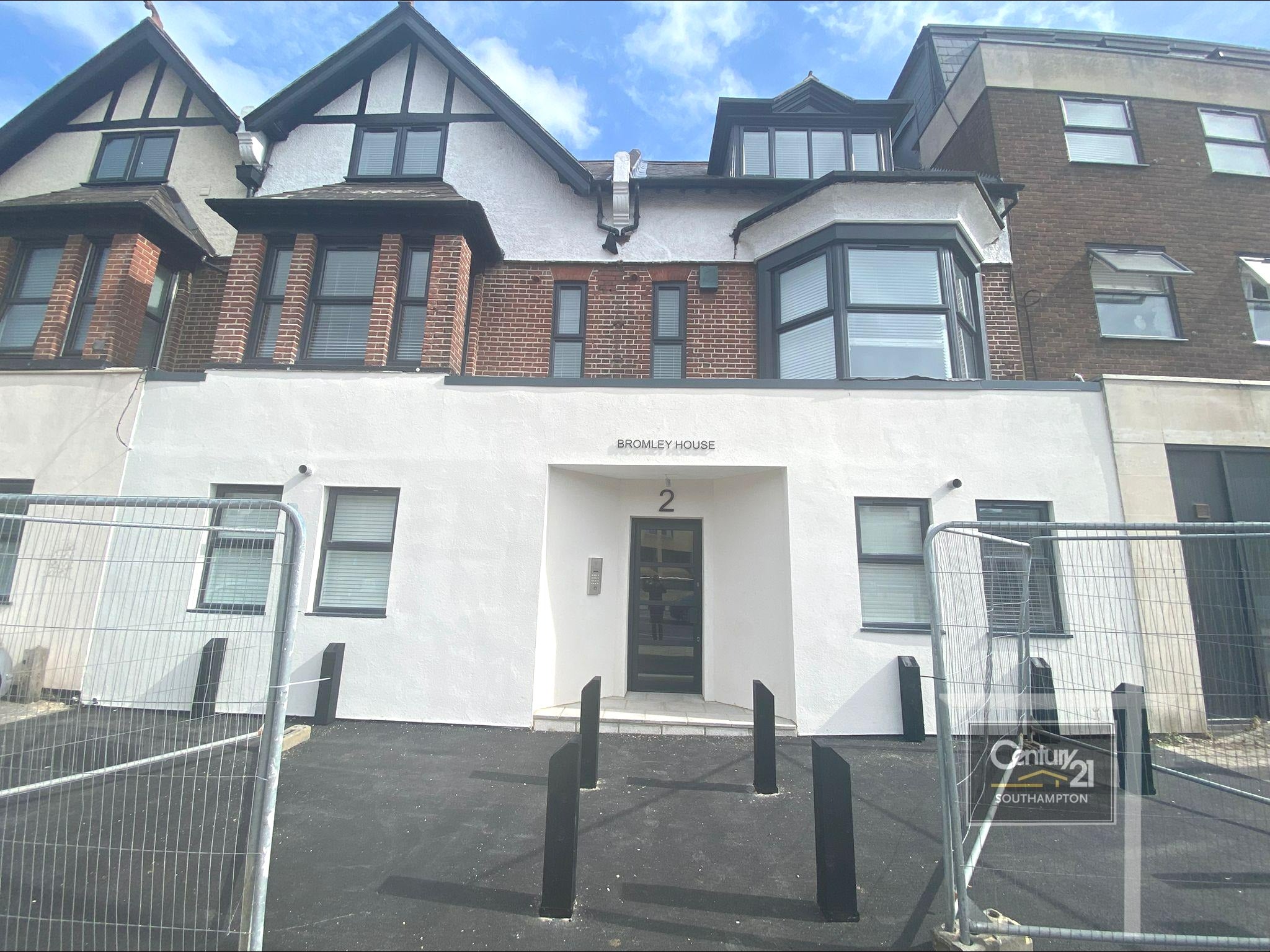 Flat Ordnance Road in Southampton