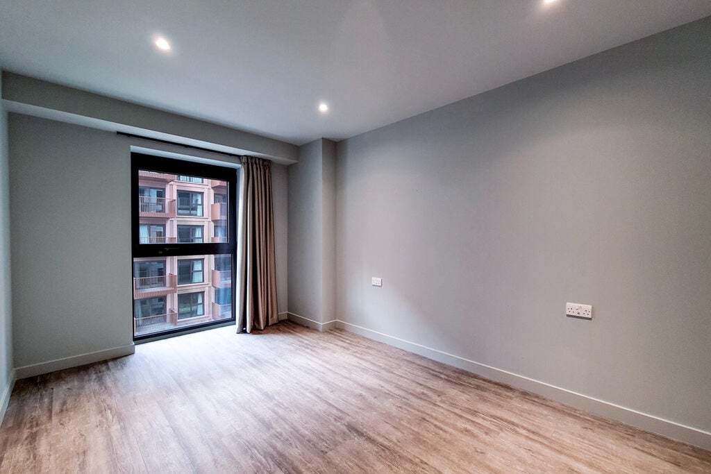 Flat Empire Way in Greater London