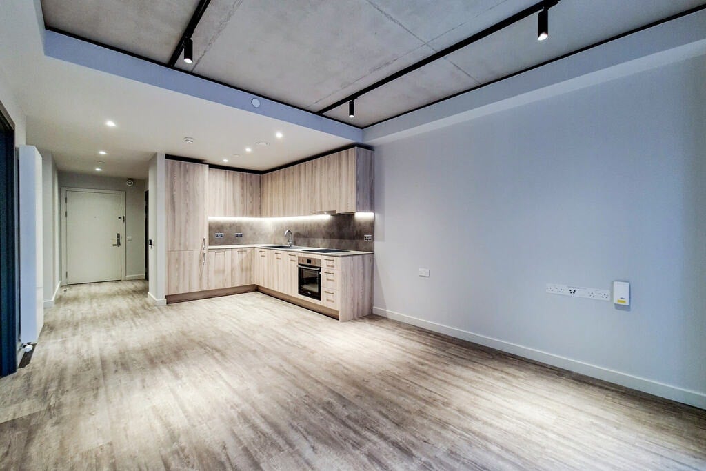 Flat Empire Way in Greater London