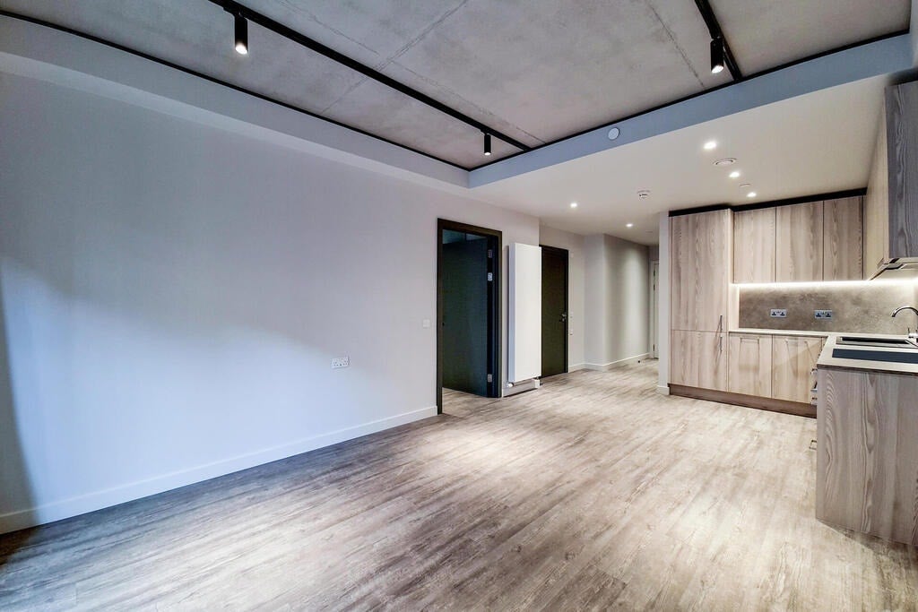 Flat Empire Way in Greater London