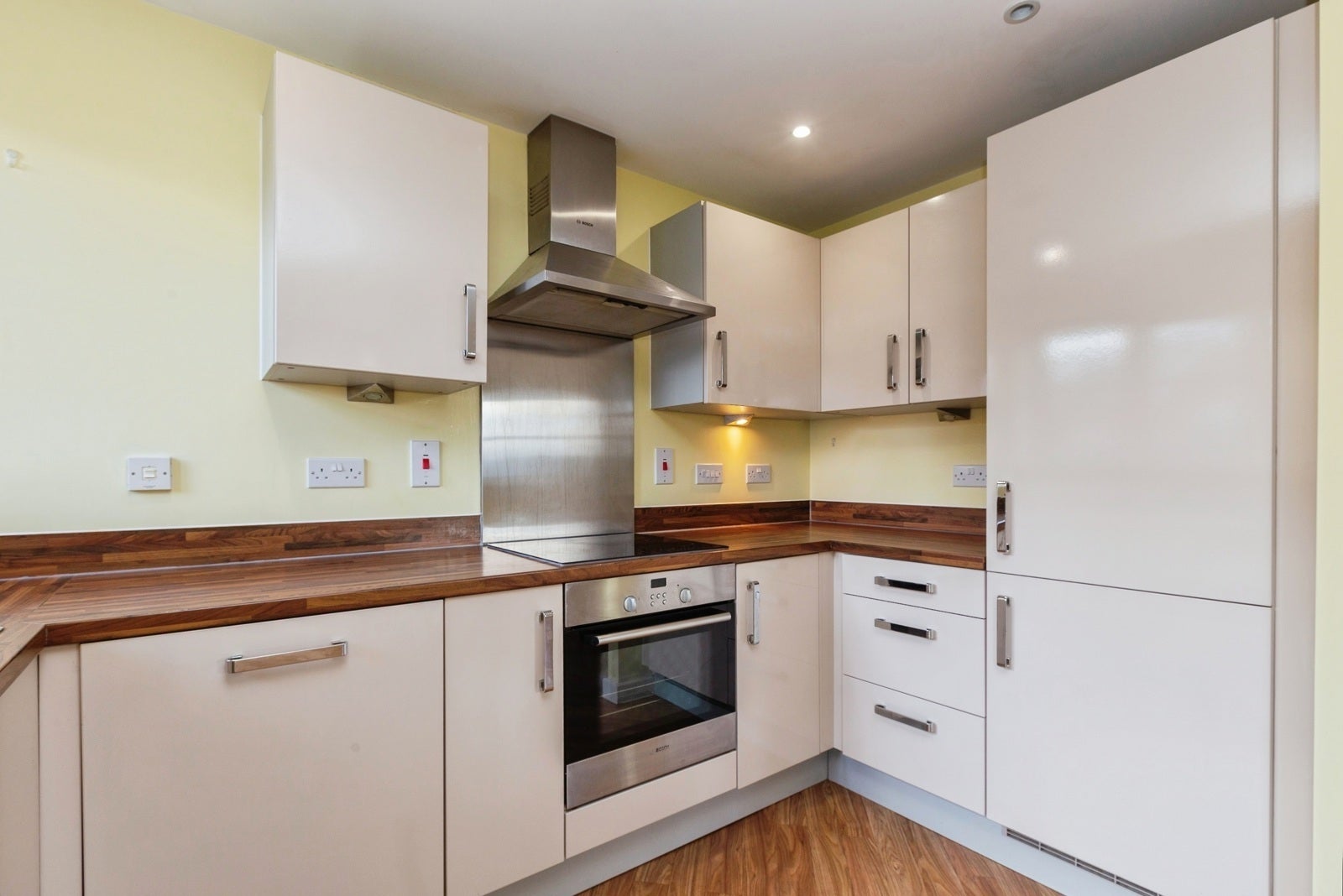 Flat Viridian Square in Aylesbury