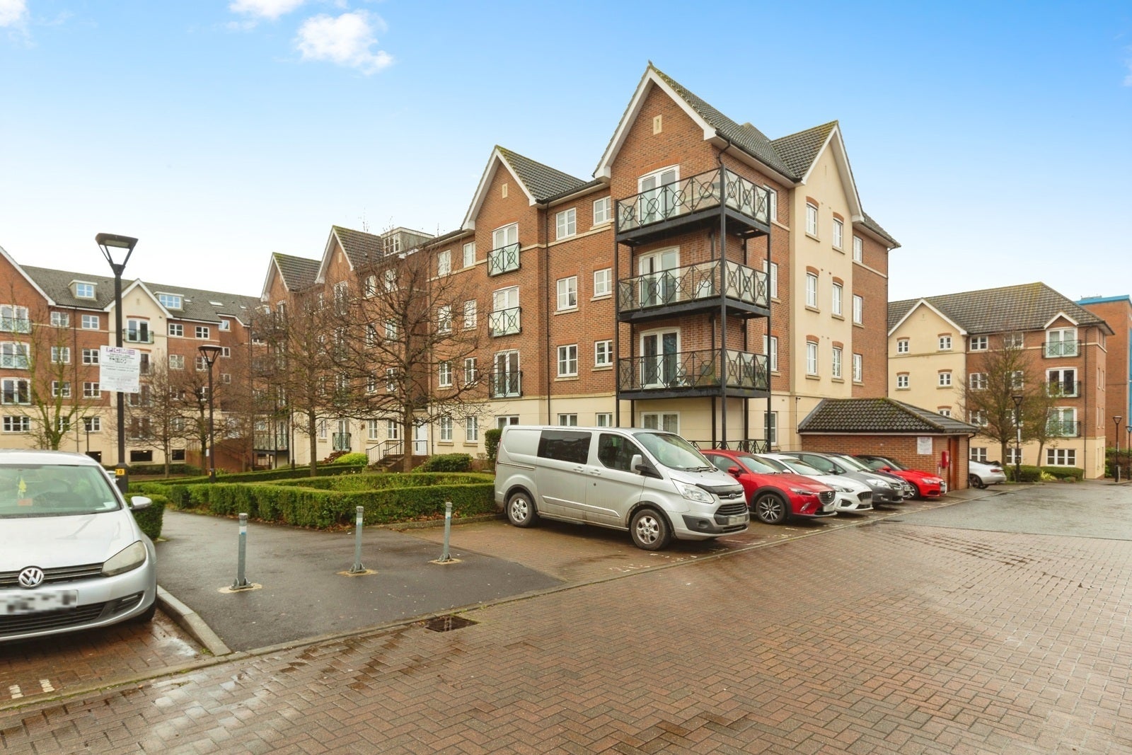 Flat Viridian Square in Aylesbury