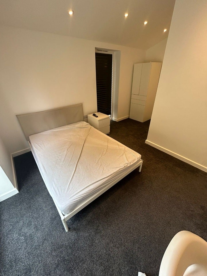 Room Roycroft Road in Bristol