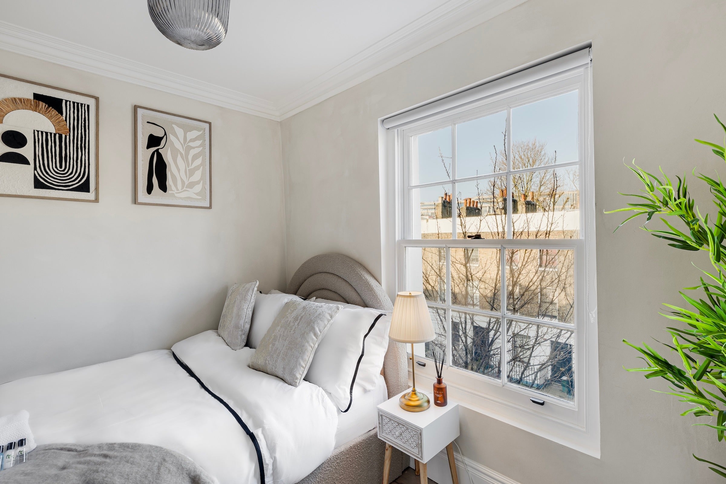 Flat Caledonian Road in Greater London