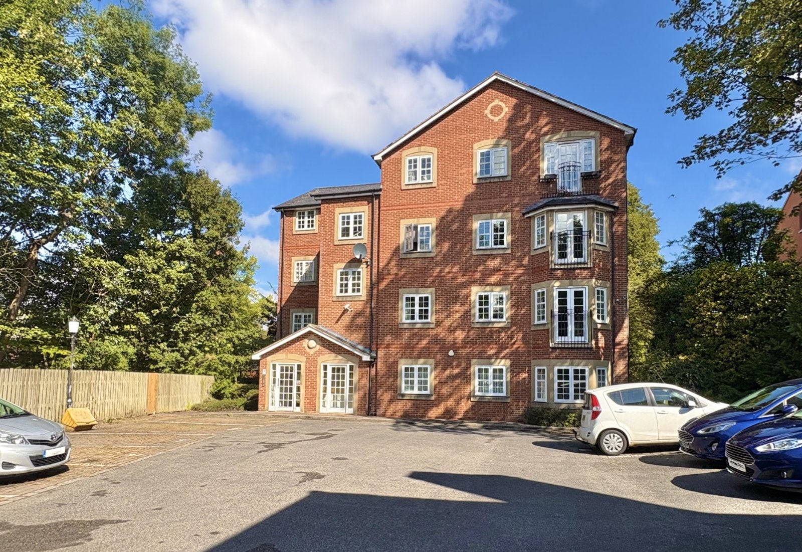 Flat Cherry Court in Leeds