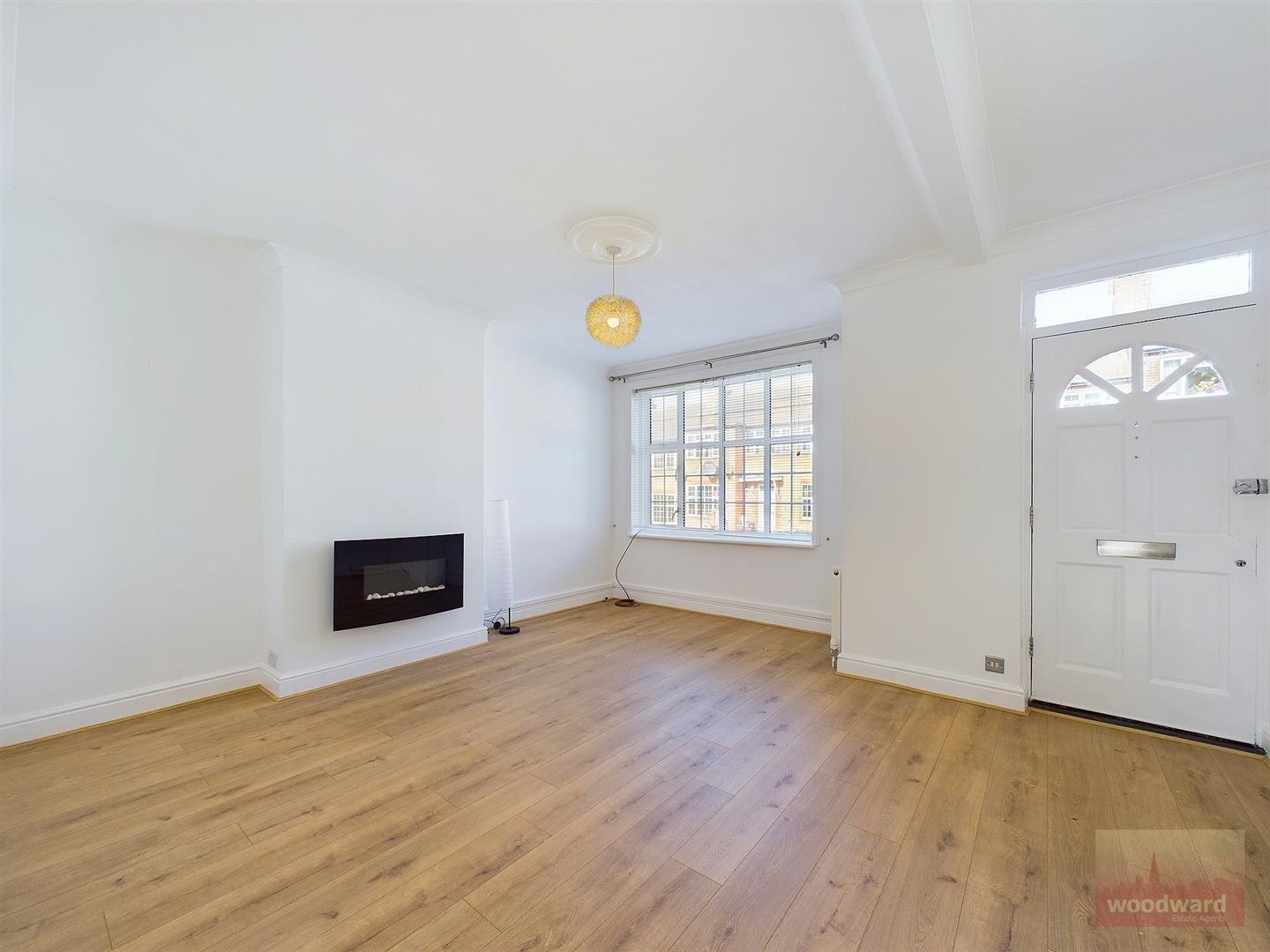 Flat Ashbourne Avenue in Greater London