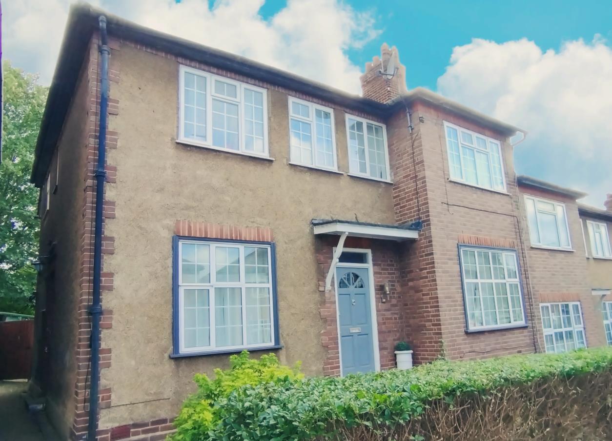 Flat Ashbourne Avenue in Greater London