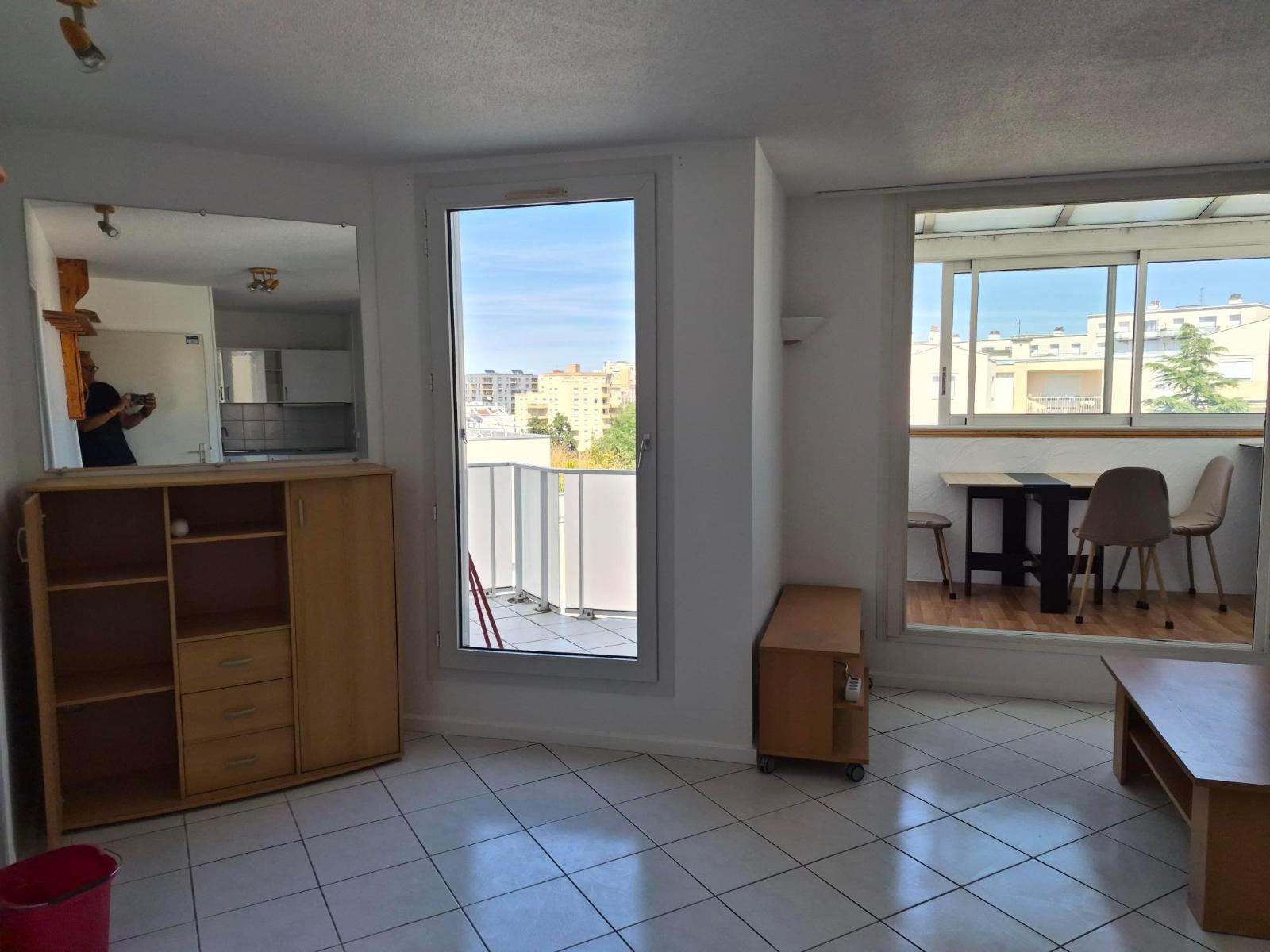 Flat Rue Maryse Bastié in Lyon