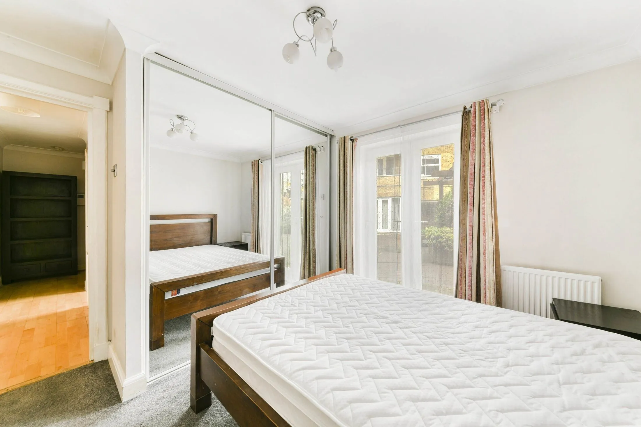 Flat Ensign Street in Greater London