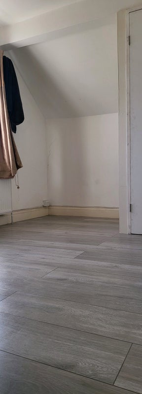 Room High Road Leytonstone in Greater London