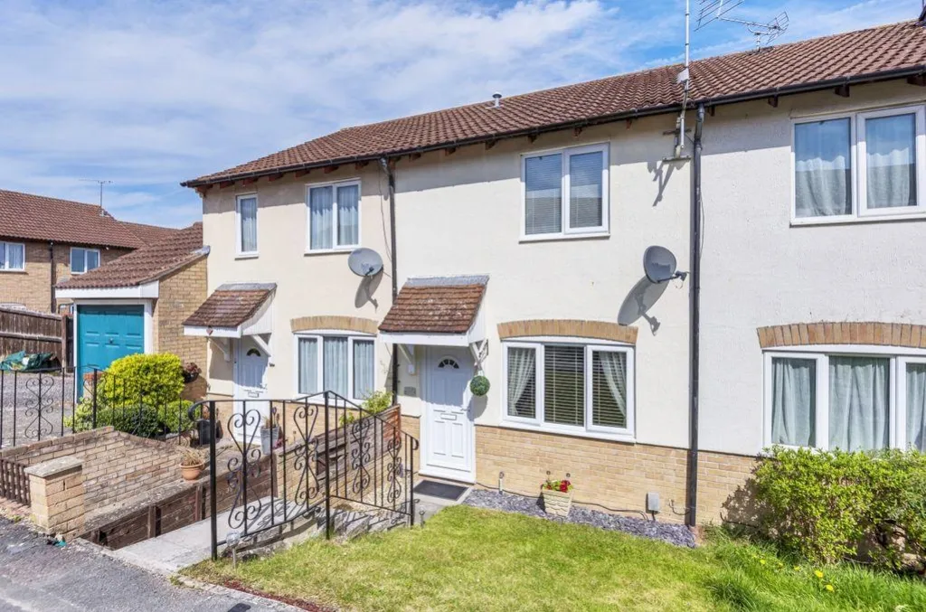 House Locksgreen Crescent in Swindon