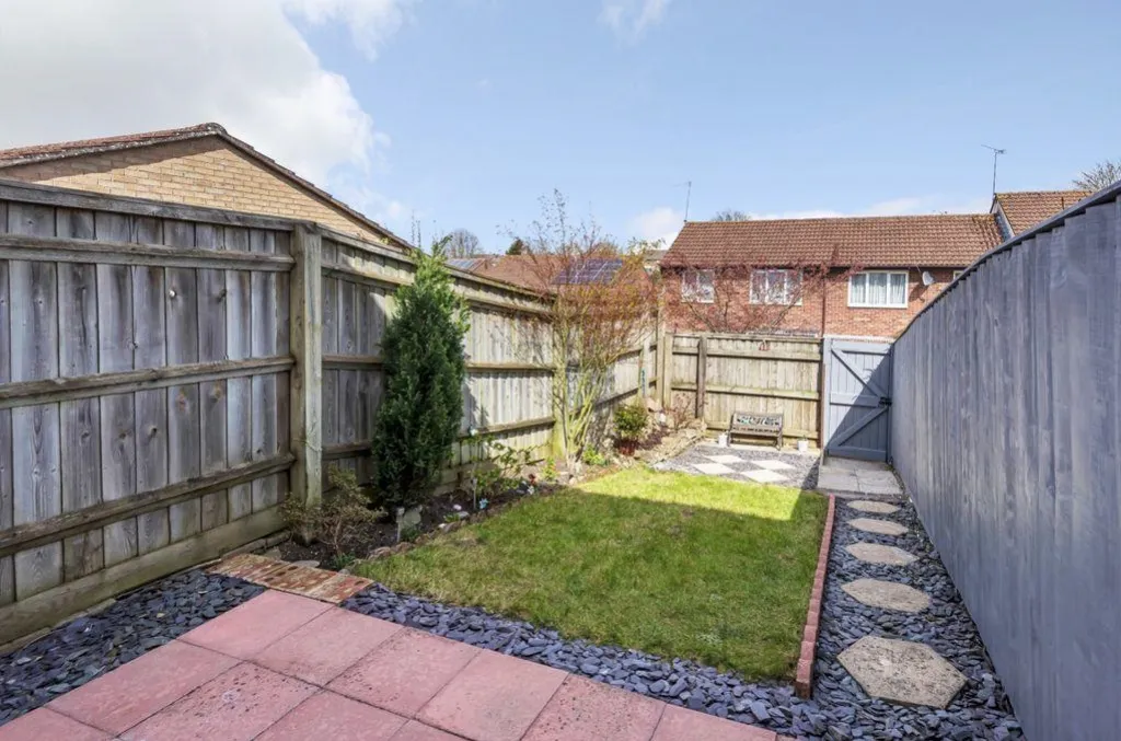 House Locksgreen Crescent in Swindon