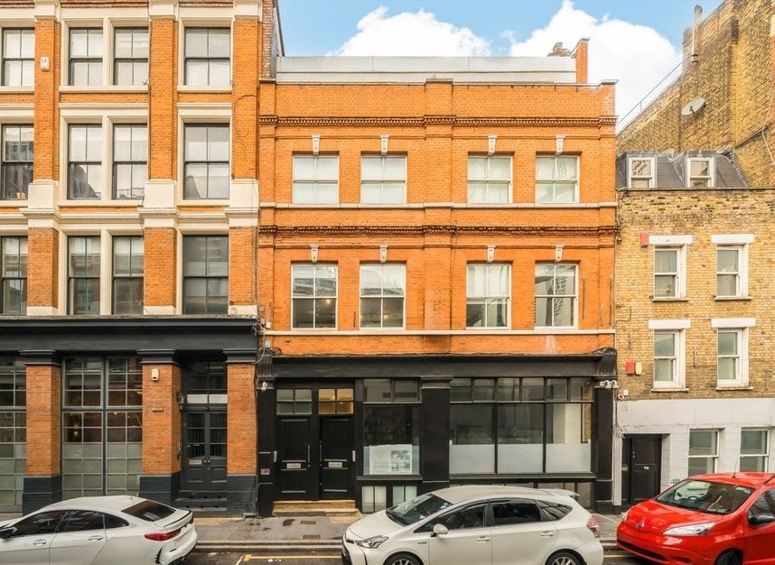 Flat Mallow Street in Greater London