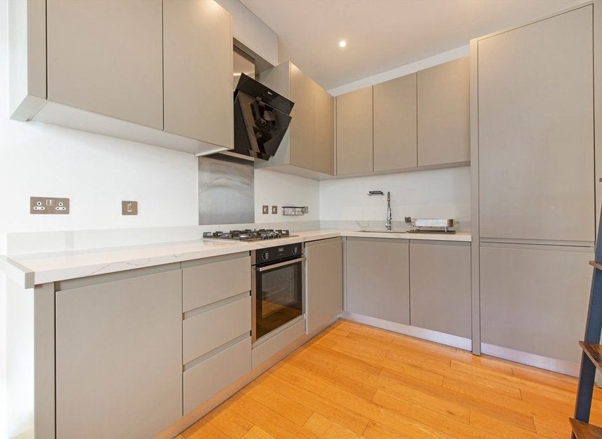 Flat Mallow Street in Greater London