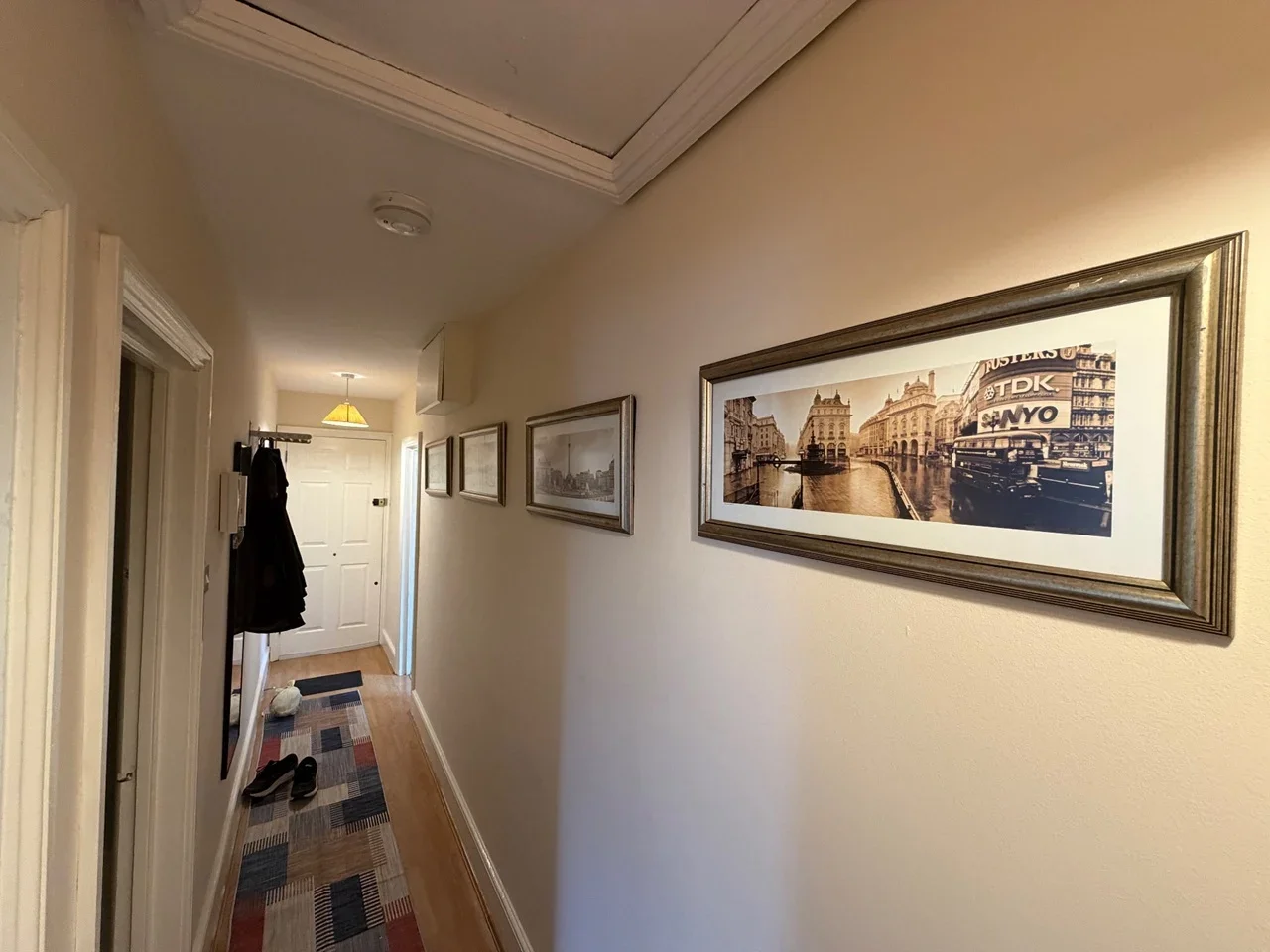 Room West Park Road in Greater London