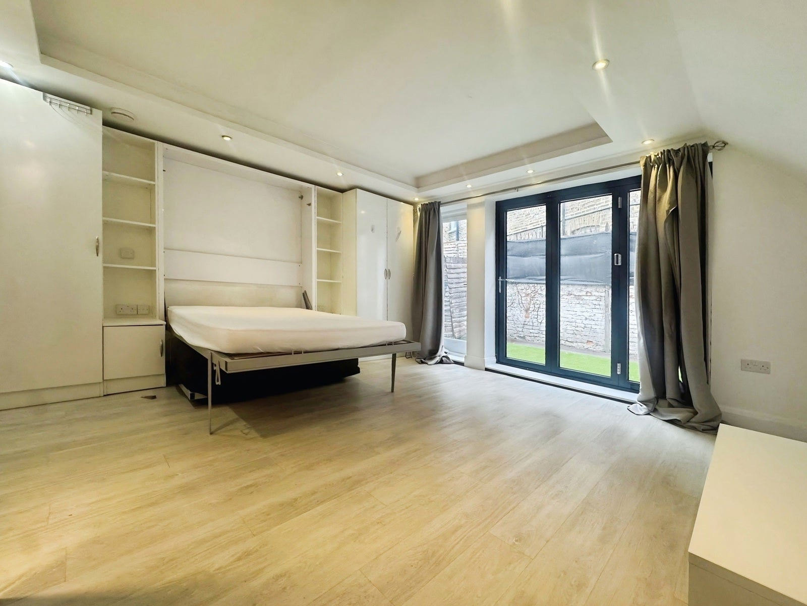 Room Delorme Street in Greater London