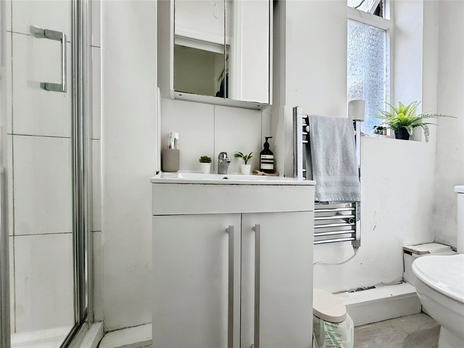Room Delorme Street in Greater London