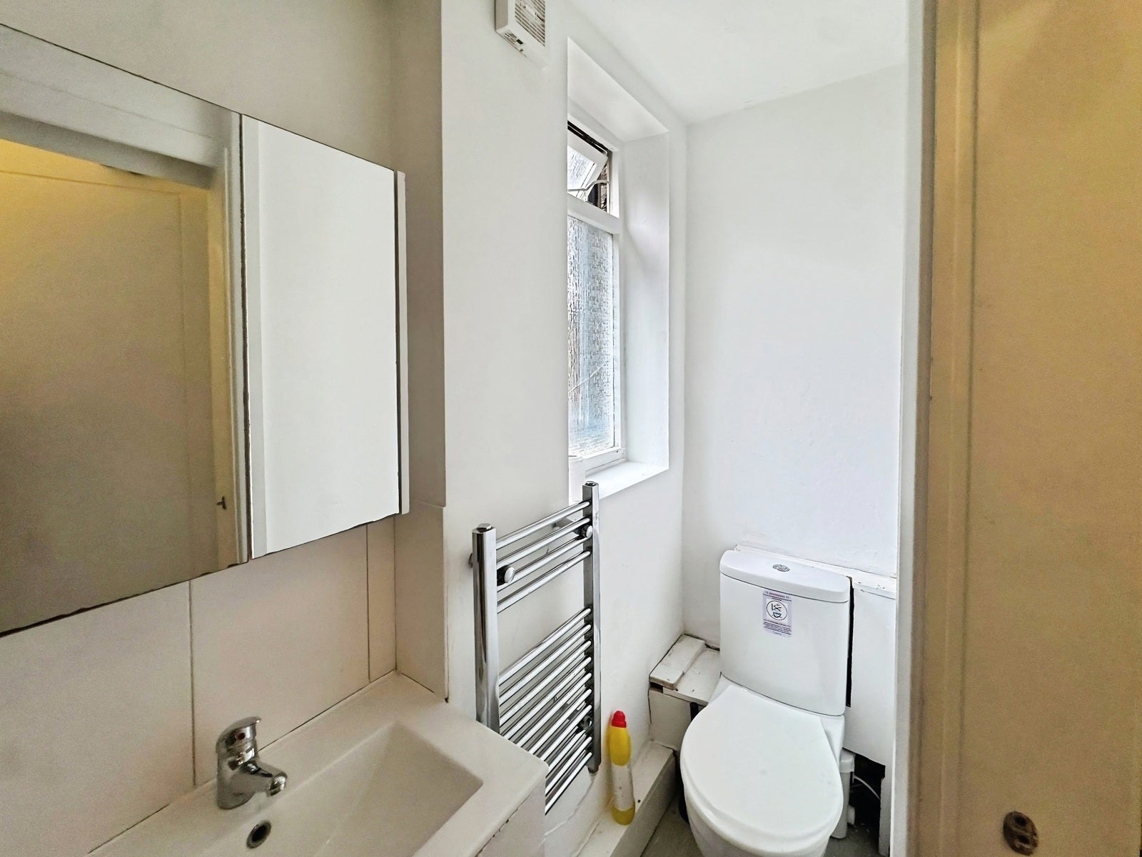 Room Delorme Street in Greater London