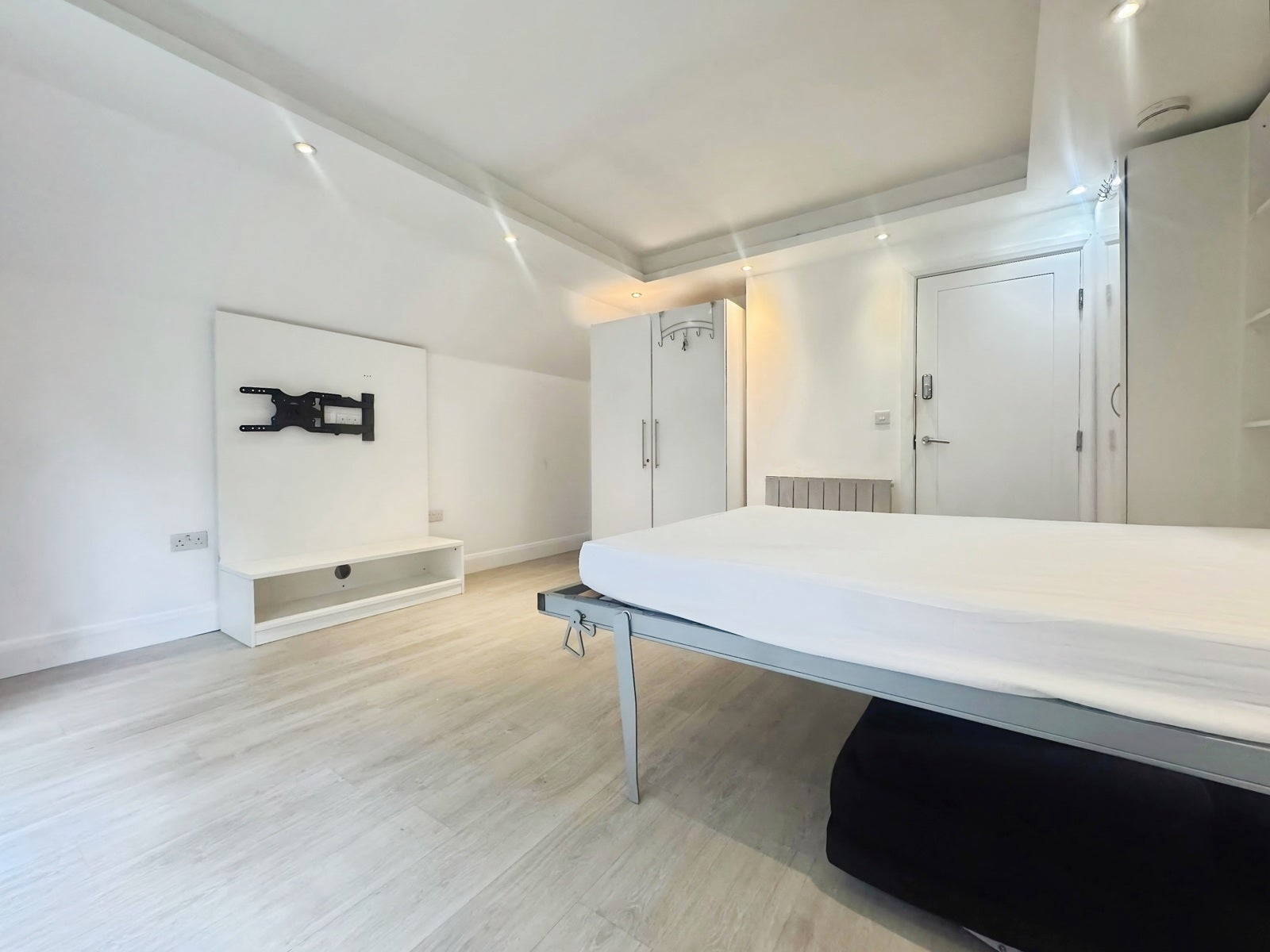 Room Delorme Street in Greater London