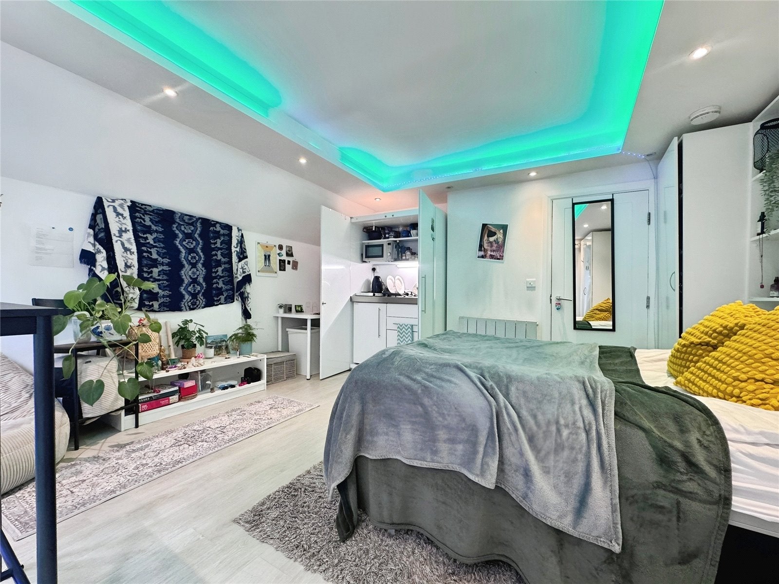 Room Delorme Street in Greater London