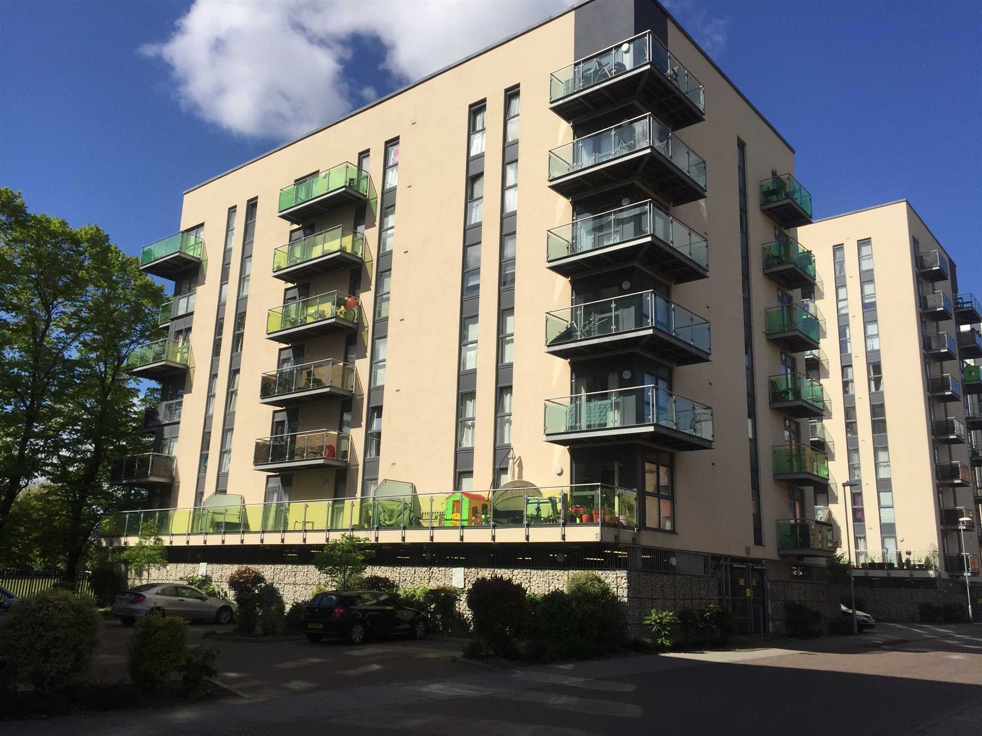 Flat Longbridge Road in Greater London