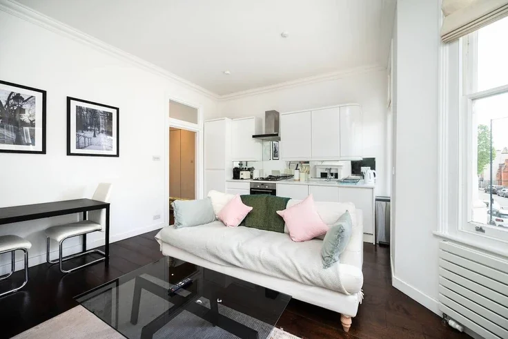Flat Saltram Crescent in City of Westminster