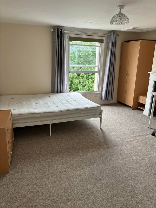 Room Bellevue Crescent in Bristol