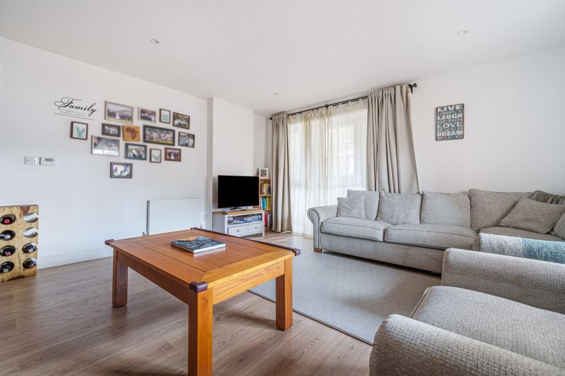 Flat Woolsack Way in Waverley