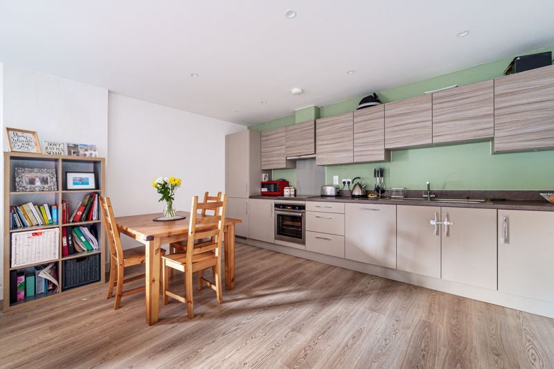 Flat Woolsack Way in Waverley
