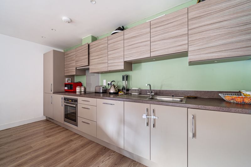 Flat Woolsack Way in Waverley