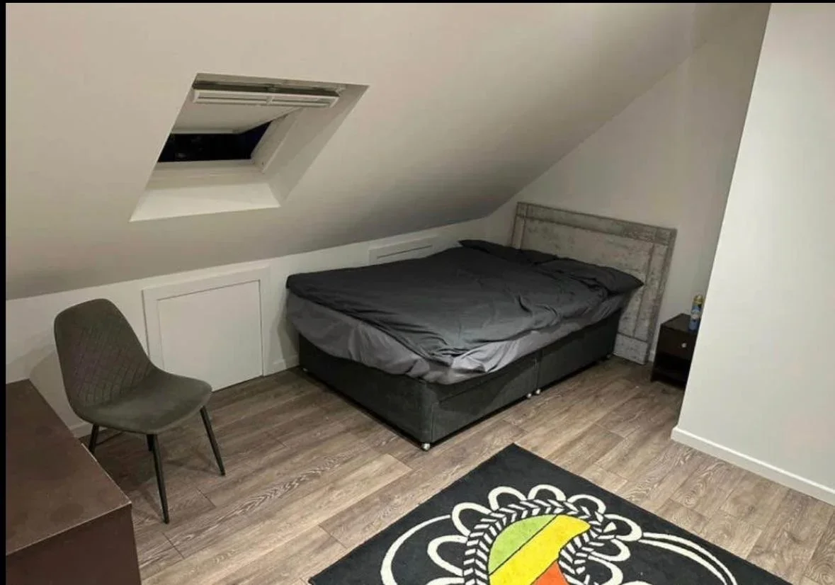 Room Watford Way in Greater London