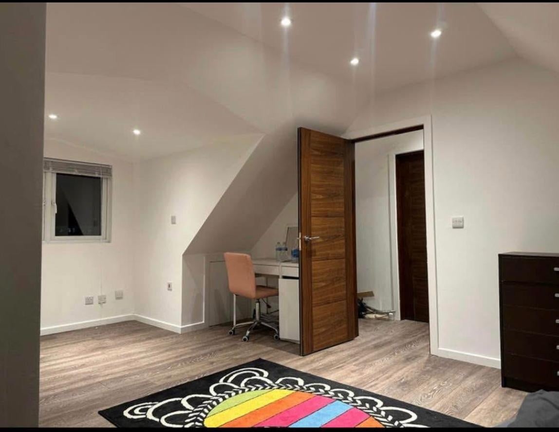 Room Watford Way in Greater London