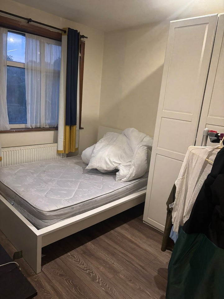 Room Watford Way in Greater London
