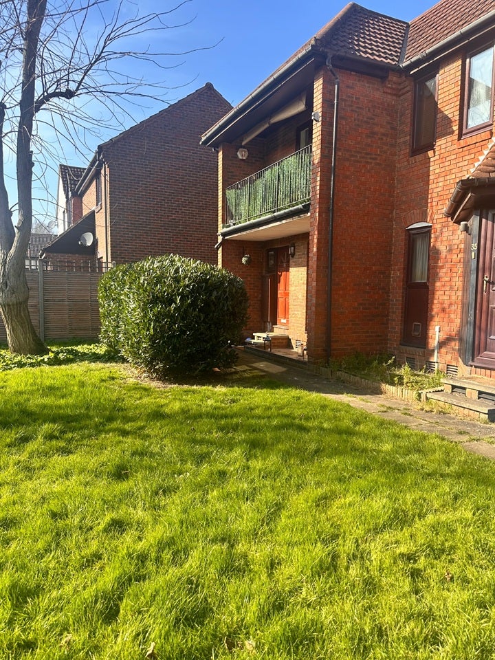 House Howland Way in Greater London