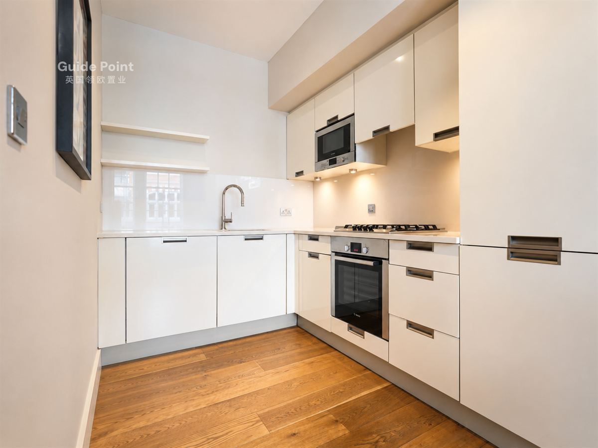 Flat Long Acre in City of Westminster