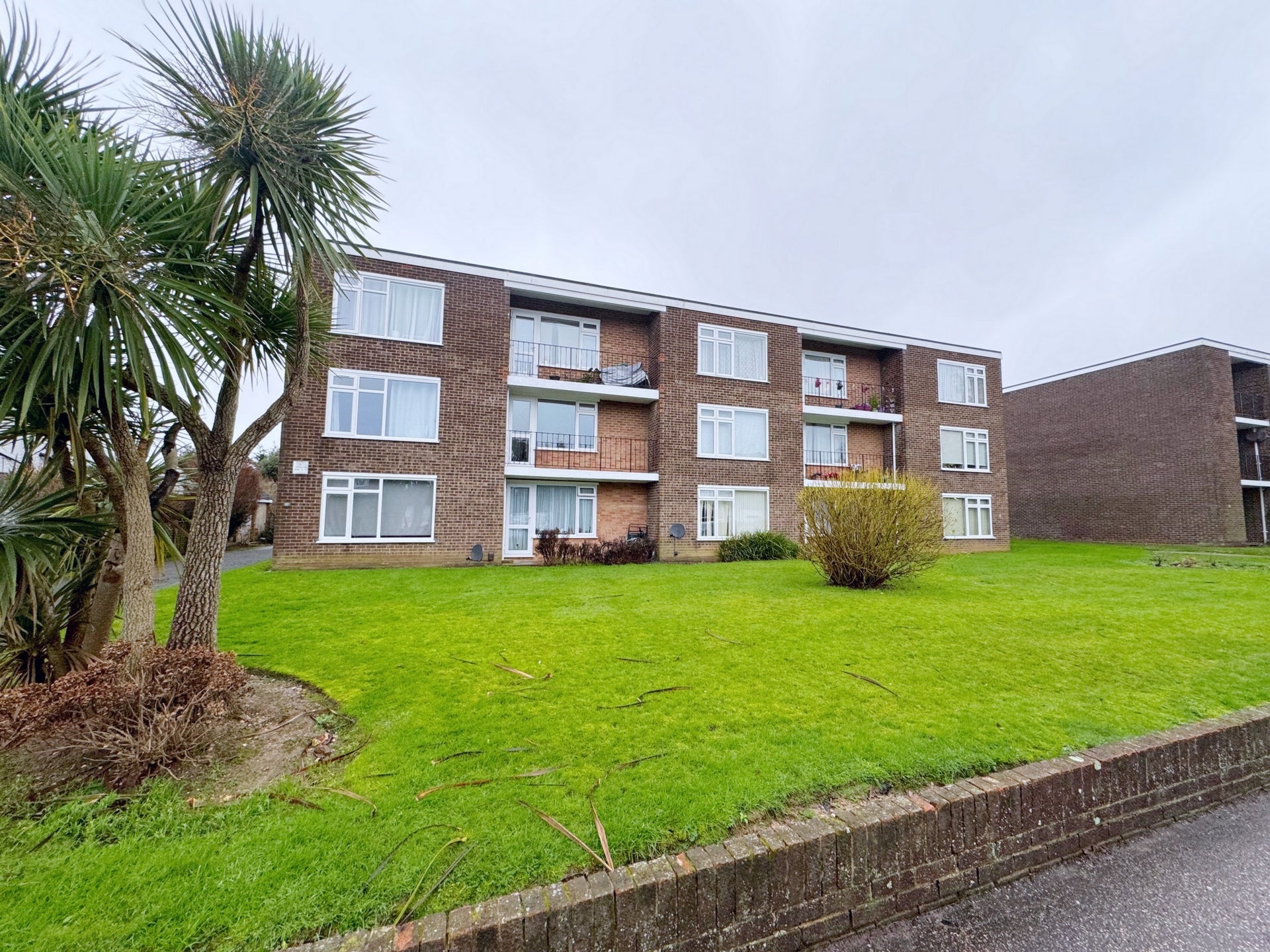 Flat Goring Road in Worthing
