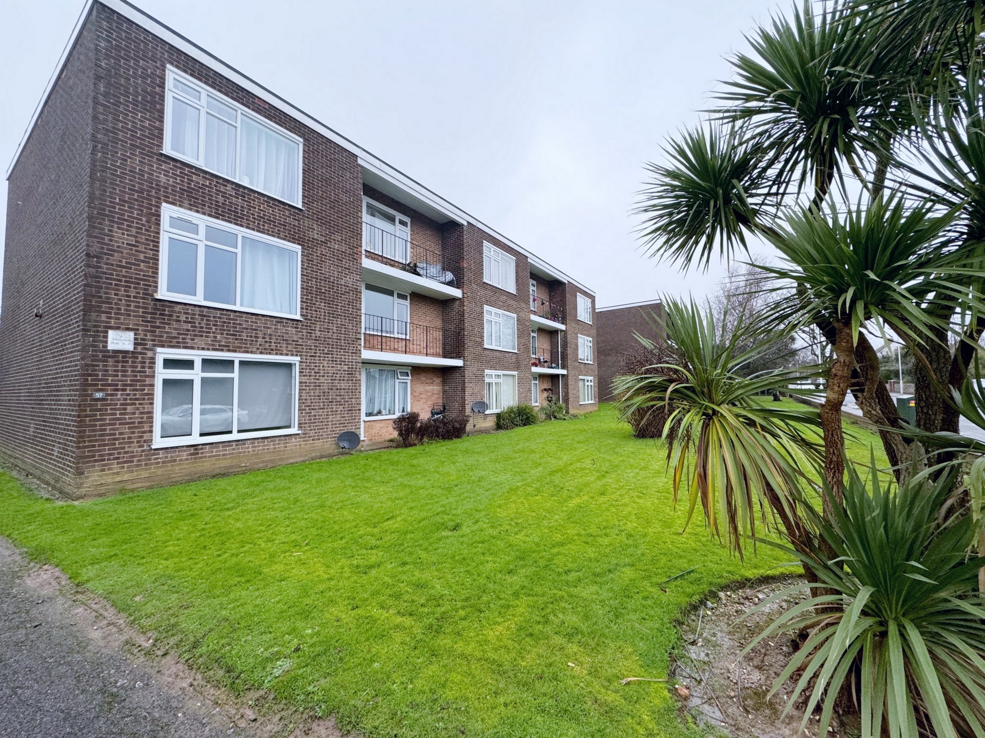 Flat Goring Road in Worthing
