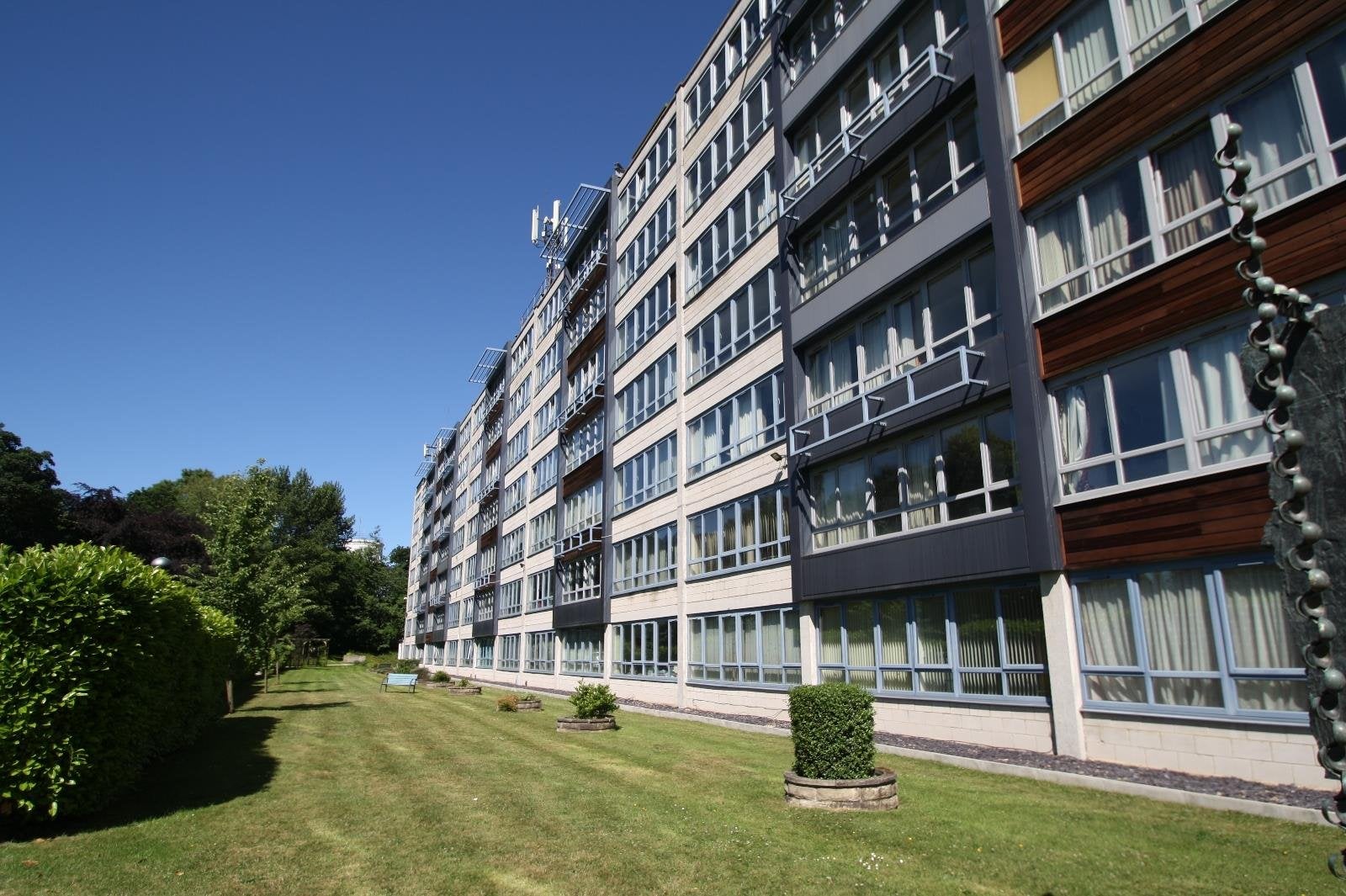 Flat Ingledew Court in Leeds