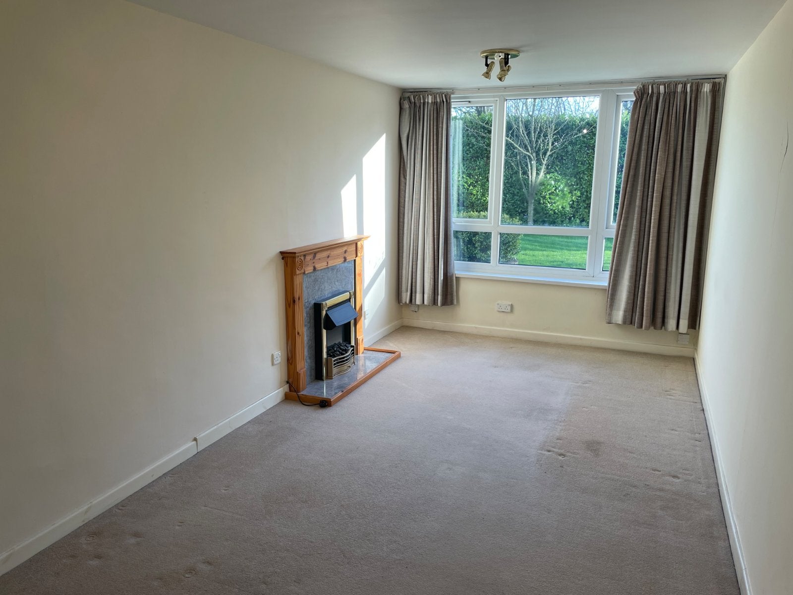 Flat Ingledew Court in Leeds