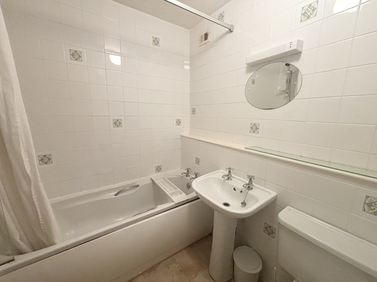 Flat Ingledew Court in Leeds